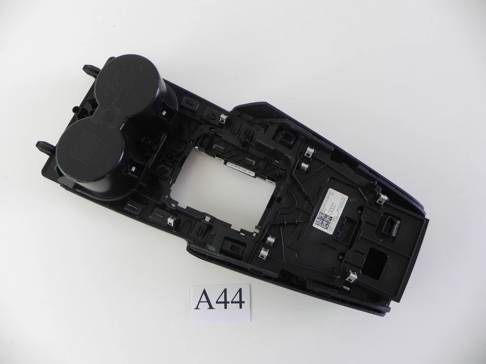 Audi S3 2019 consola central navegación panel moldura portavasos fabricante de equipos originales +++ #A44 Foto 2 de 4