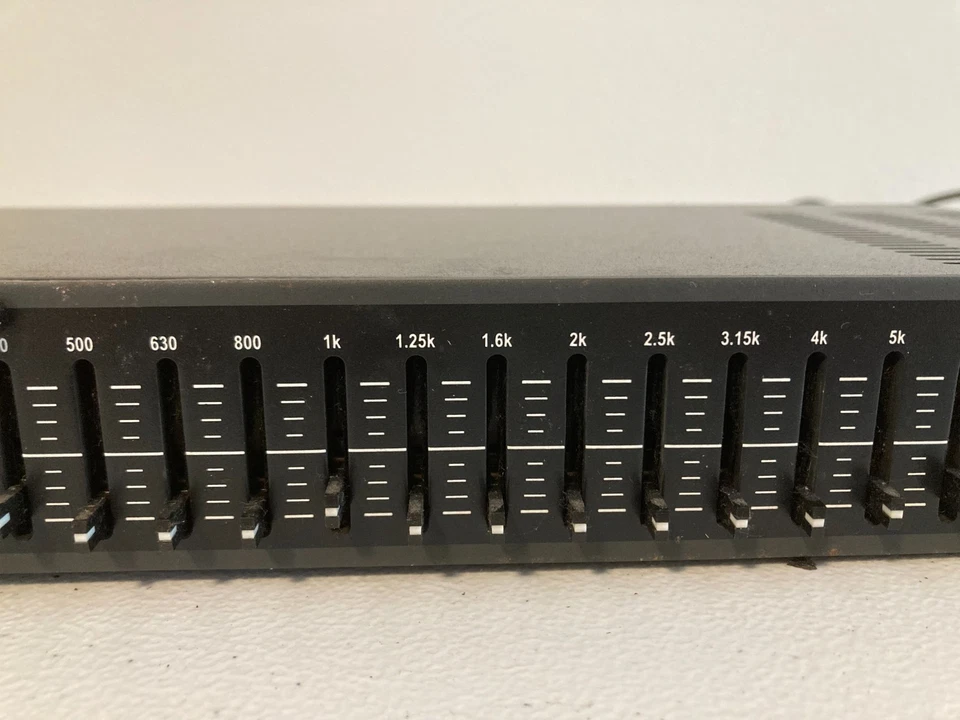 DBX 131 DBX131V 31-Band Graphic Equalizer - Image 4 of 4