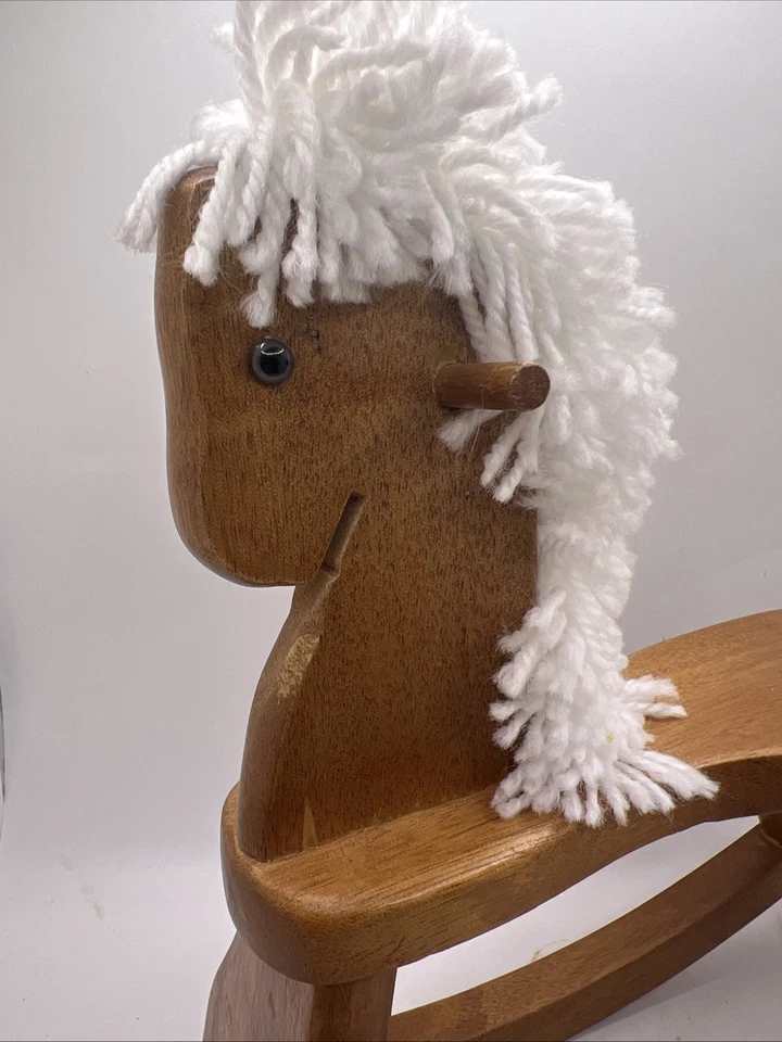 Muñeca de madera tamaño caballo mecedor pony hilo blanco melena roble juguete para niños 11" de alto Foto 2 de 4