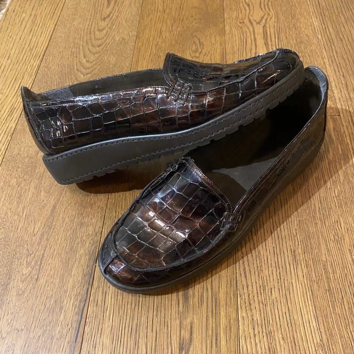 Stuart Weitzman Loafers Womens 7 Brown Croc Patent Leather  display picture 1