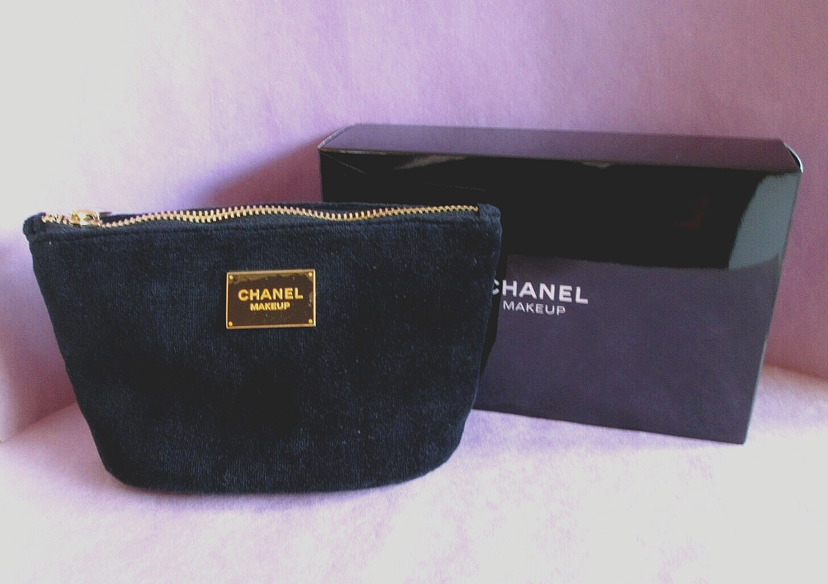 CHANEL Beaute 7 & 1/4 x 4