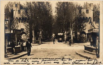 CPA AVIGNON - La Cours de la Republique (477263)