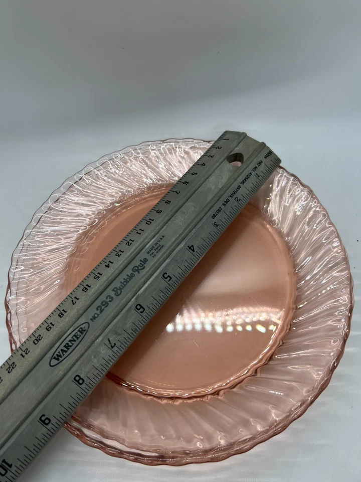 4 прозрачные стеклянные салатные или десертные тарелки Arcoroc France Pink Swirl 8,75 дюйма - Изображение 2 из 4