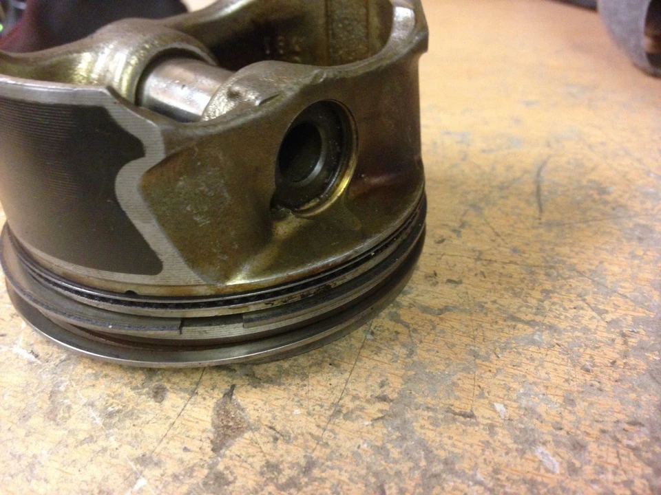 Pistón de gasolina BMW Z4 2.0 E85 E86 E46 código de motor N46B20 2007 solo pistón Foto 3 de 4