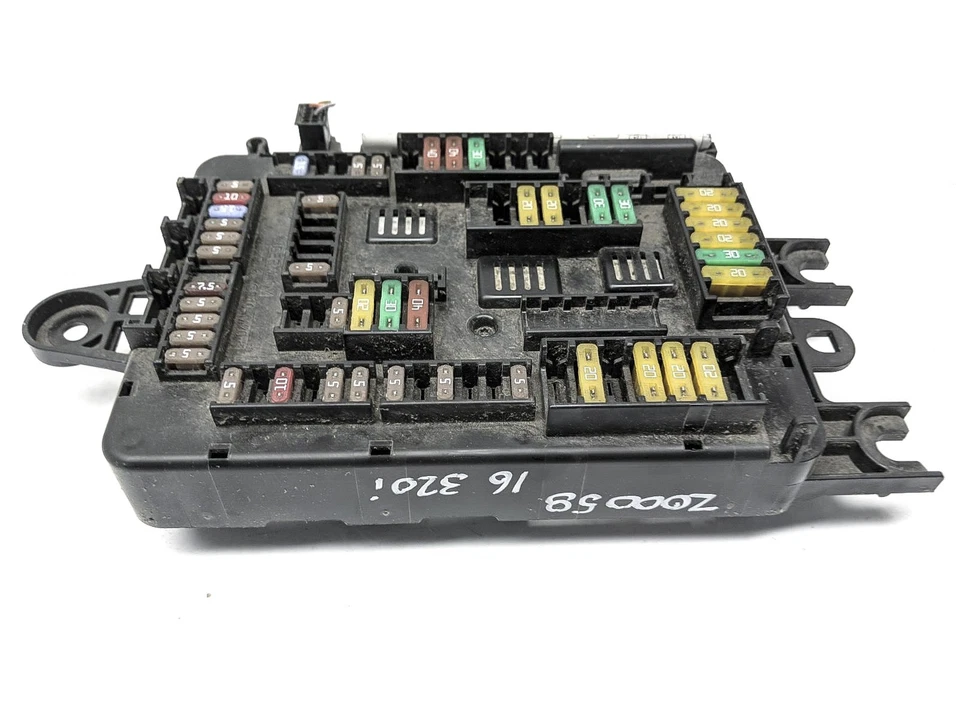 BMW 320I 2016 cabina interior fusibles y relé caja de conexiones 61-14-9-389-070 Foto 3 de 4