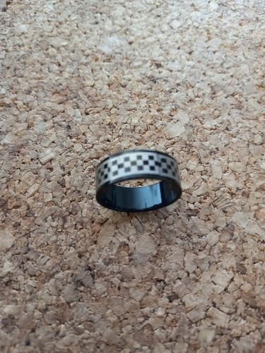 STAINLESS STEEL FASHION RING SIZE 7.5 (25) - Picture 2 of 4
