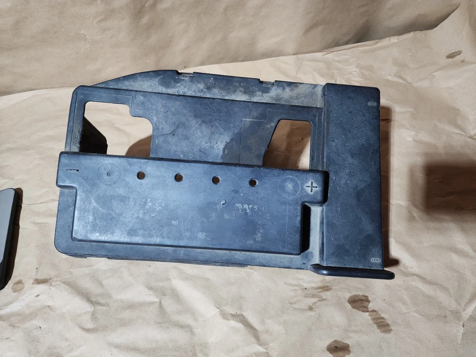 Caja de batería F350 Powerstroke 1999-2004 bandeja tapa cubierta OEM 7,3 L F250 Foto 2 de 3