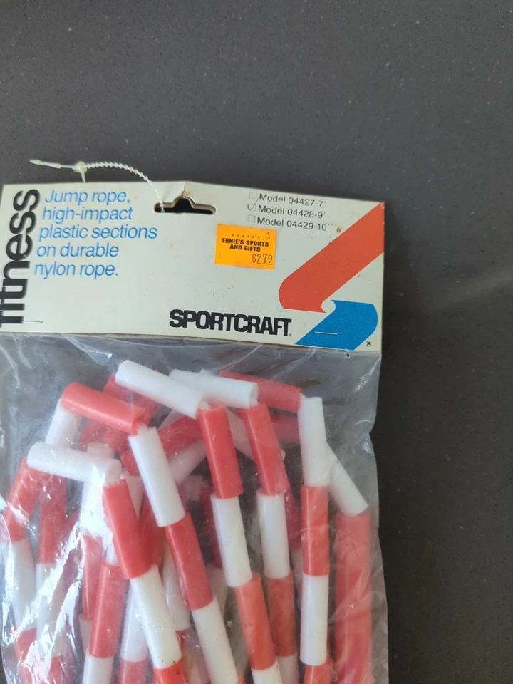 Cuerda de salto con cuentas de plástico segmentada roja y blanca Sportcraft M54 de colección años 80 Foto 3 de 4