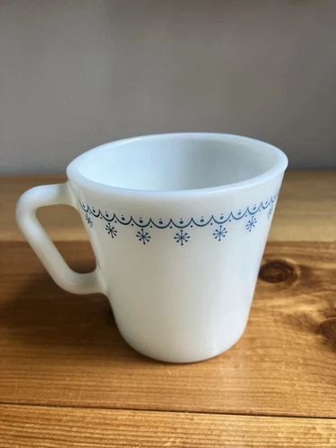 Pyrex Blue Snowflake Garland White Coffee Cup Mug 1410 8 oz Vintage