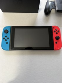 Nintendo Switch console 32 gb w/ joy-con controllers works as expected 