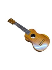 Famous Ukulele FS-5 Soprano with Case