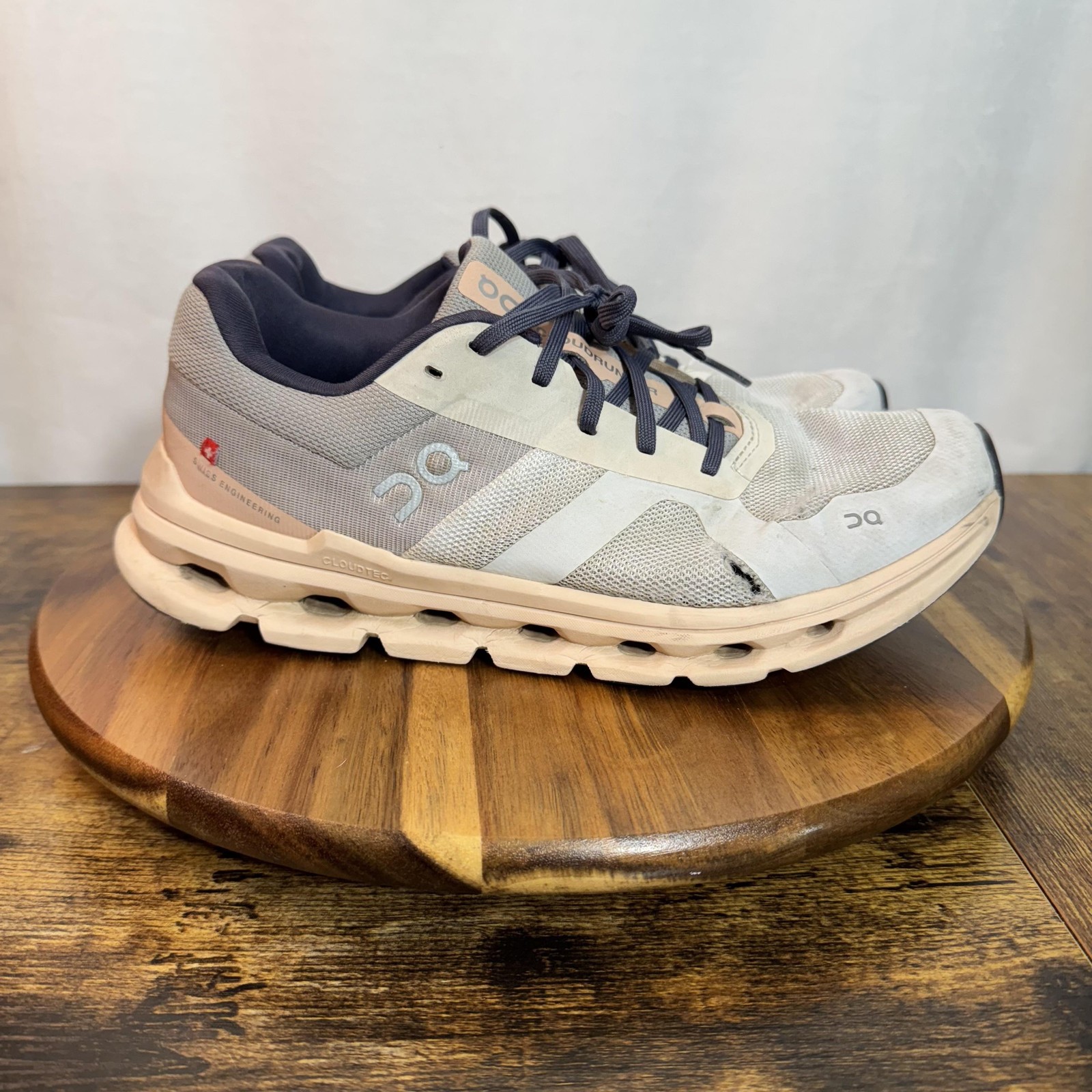 On Running Shoes Womens Size 8.5 Gray White Pink Cloudstratus CloudTec 46-98078