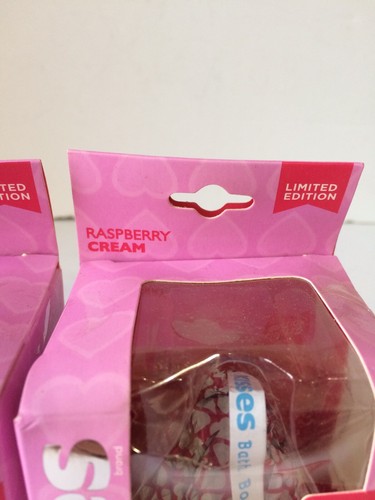 4 PACK Hershey's Kisses Chocolate/Raspberry Cream Scented Bath Bomb, 2.47oz - Picture 5 of 8