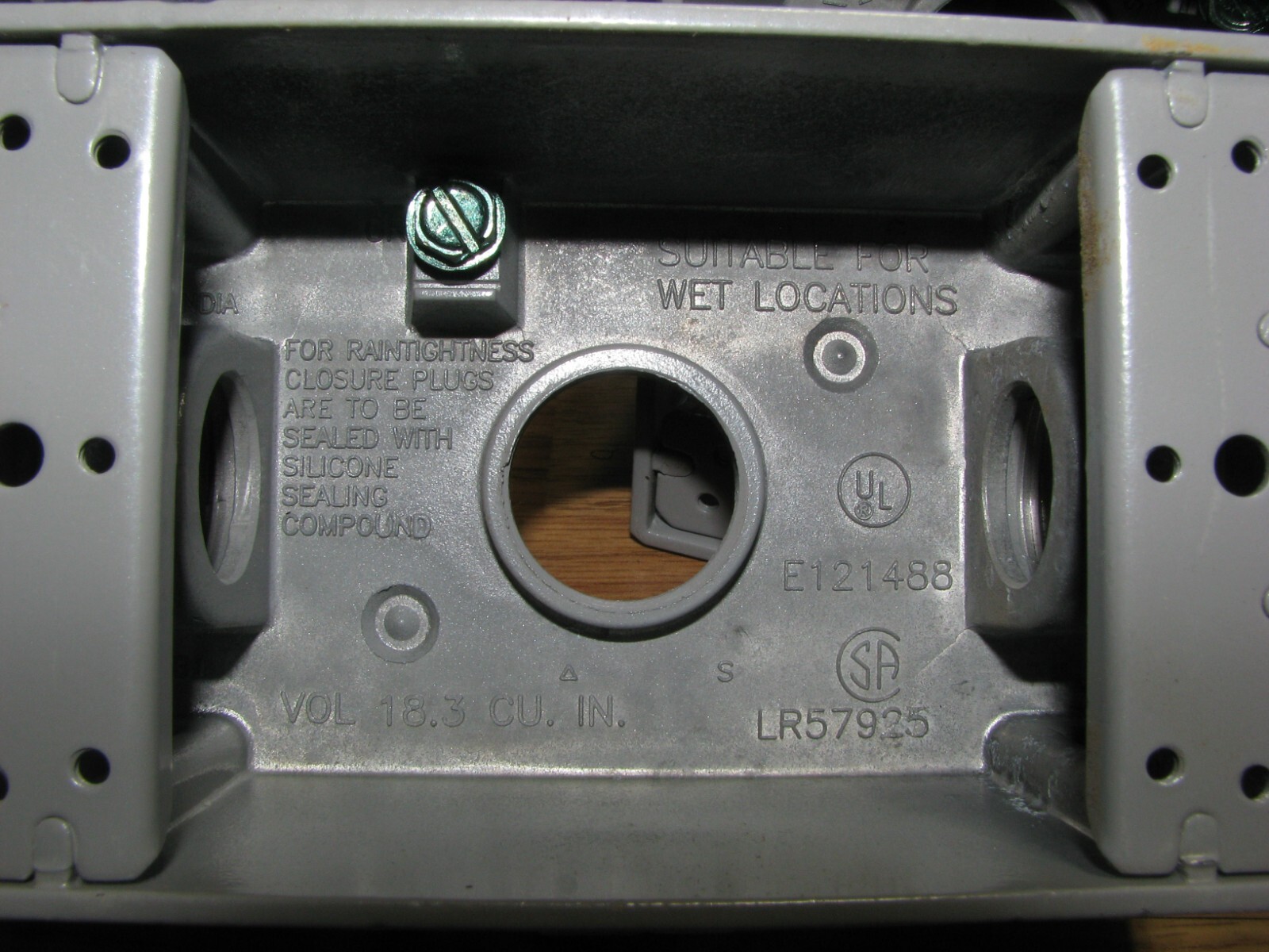 Bell GRAY Single-Gang Weatherproof Outdoor Outlet Box LR57925 E121488 lot of 16