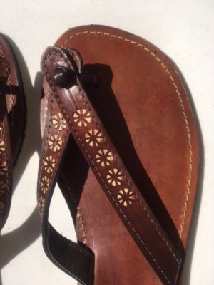 New! Santo Sandals, Girls Leather Daisy Flip Flops  with Flower detail