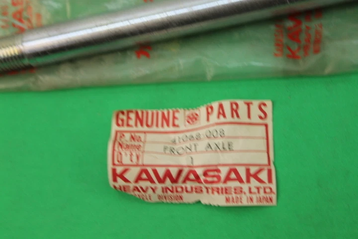 NOS KAWASAKI F2 F2TR F3 Bushwhacker 1968-70 PIEZA EJE DELANTERO # 41068-008 Foto 3 de 4