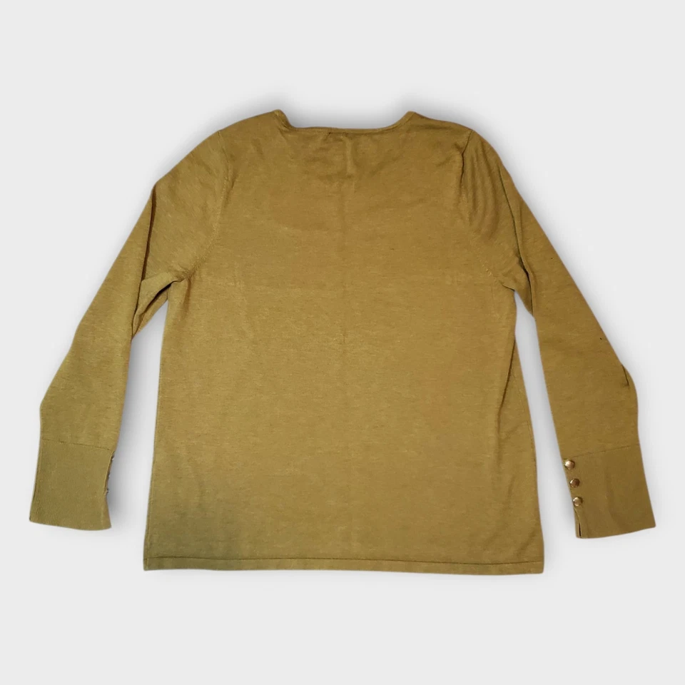 Suéter CHICO'S Talla 2 (12-14) Mostaza Cuello Redondo Pulón Metal Botón Adorno Foto 2 de 4