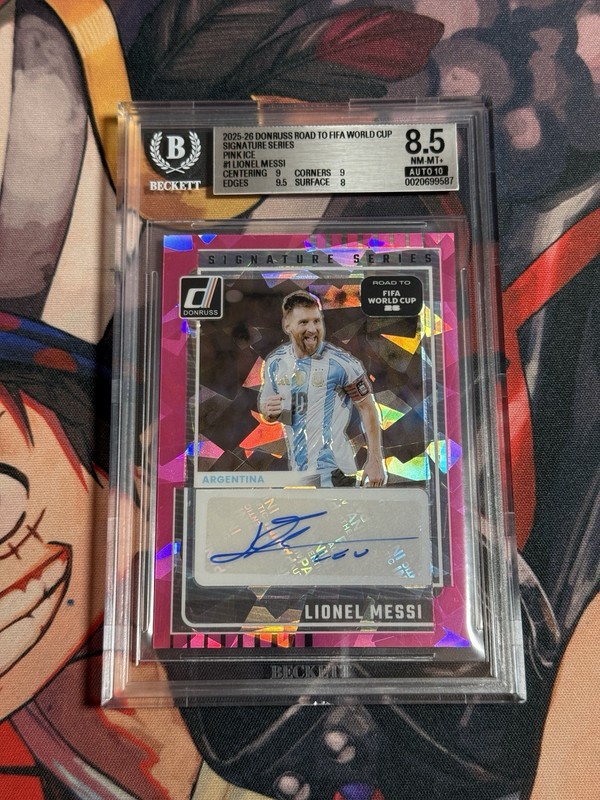 2025-26 Donruss Road To FIFA World Cup Lionel Messi SS Pink Ice BGS 8.5 Auto 10