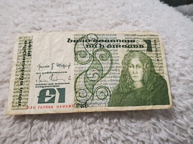 1981 Ireland 1 Pound P70b Banknote SPC862