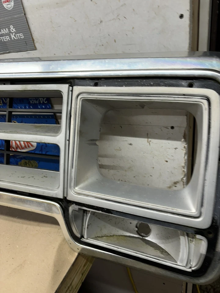 1981 - 1989 年道奇 RAMCHARGER GRILLE SURROUND 原始设备制造商 D100 D150 D250 D350 W150 W250 W35 — 第 2/4 张图片