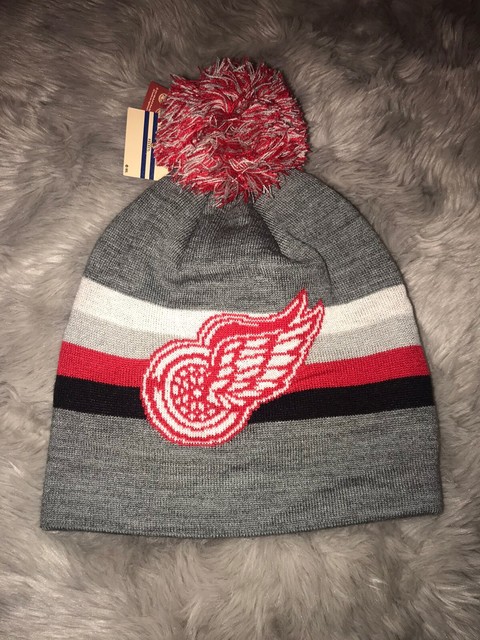 red wings toque