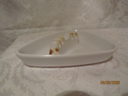 Vintage White Modern Plastic Ashtray Made by Ges-Line USA - Picture 5 of 6