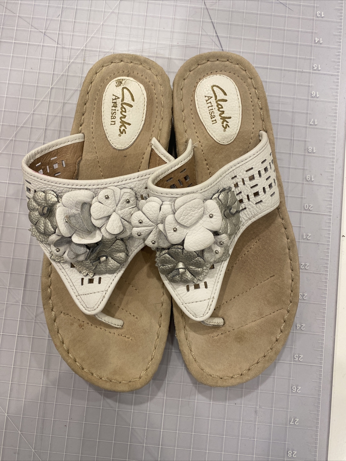 clarks artisan thong sandals