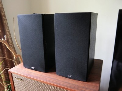 Elac Debut 2.0 B6.2- Black - Pair - Bookshelf Speakers - One Has Damage