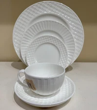 NEW - Night and Day fine china by Wedgewood individual 5 Piece Place Setting