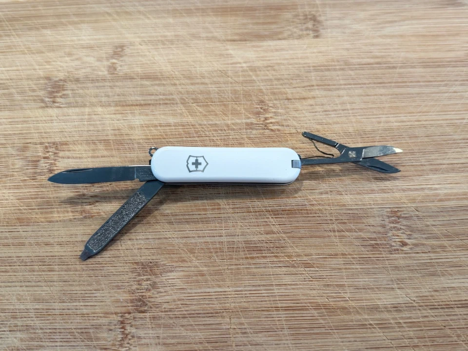 Navaja suiza Victorinox clásica 58 mm blanca SAK - ¡con clip de bolsillo! Foto 4 de 4