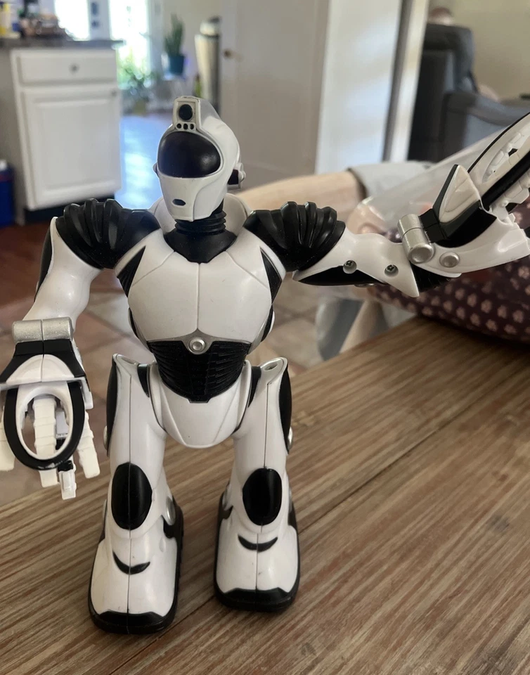 2005 Robosapien V2 Mini Robot untested - Image 2 of 4