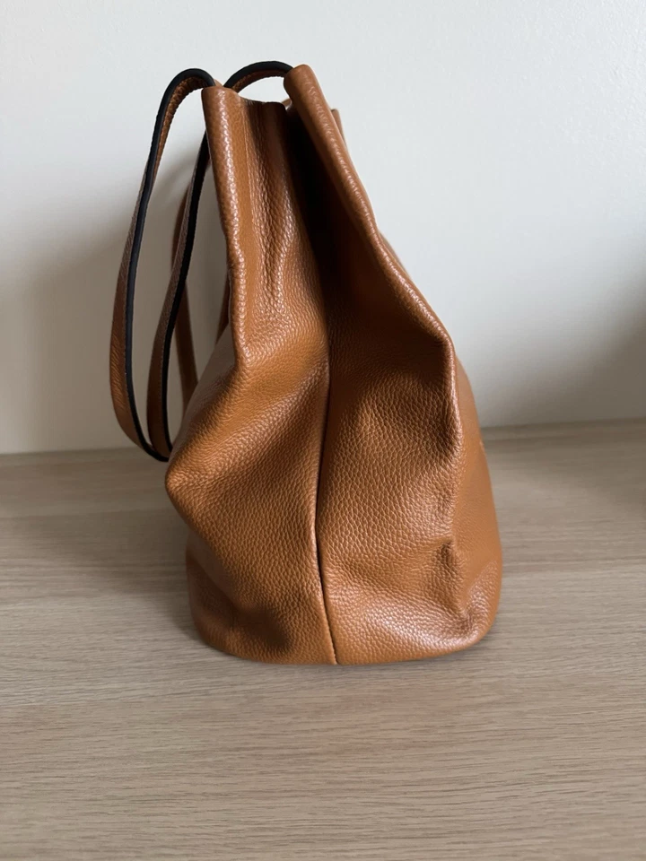 Bolso de hombro de cuero marrón Kattee Foto 3 de 4