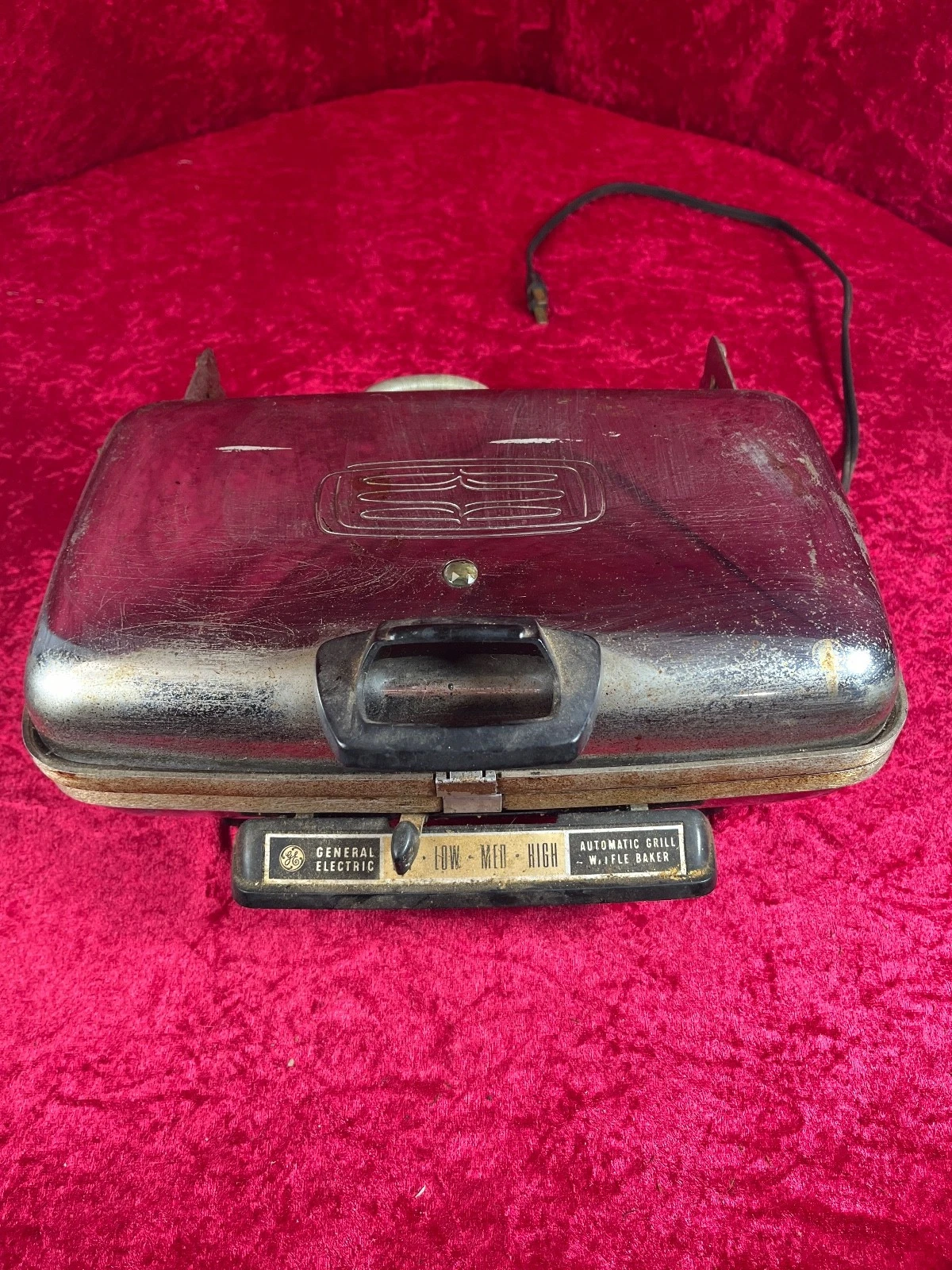 Vintage General Electric Automatic Grill Waffle Baker A6G44T - Tested
Opens in a new window or tab