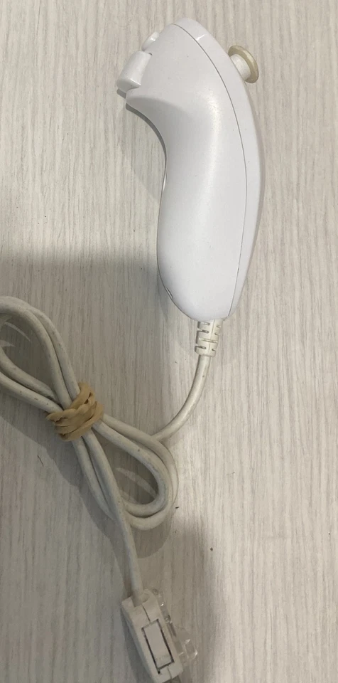 White Nintendo Wii Nunchuck Controller Wii U In Good Condition - Image 3 of 4
