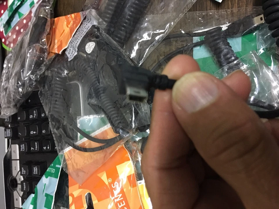 Lote 7 Cargadores Coche MINI, en paquete minorista, para Motorola V3, Nextel, Blackbery. Foto 4 de 4