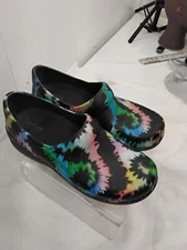Crocs Daul Comfort tie dyed Daskin style Size 8