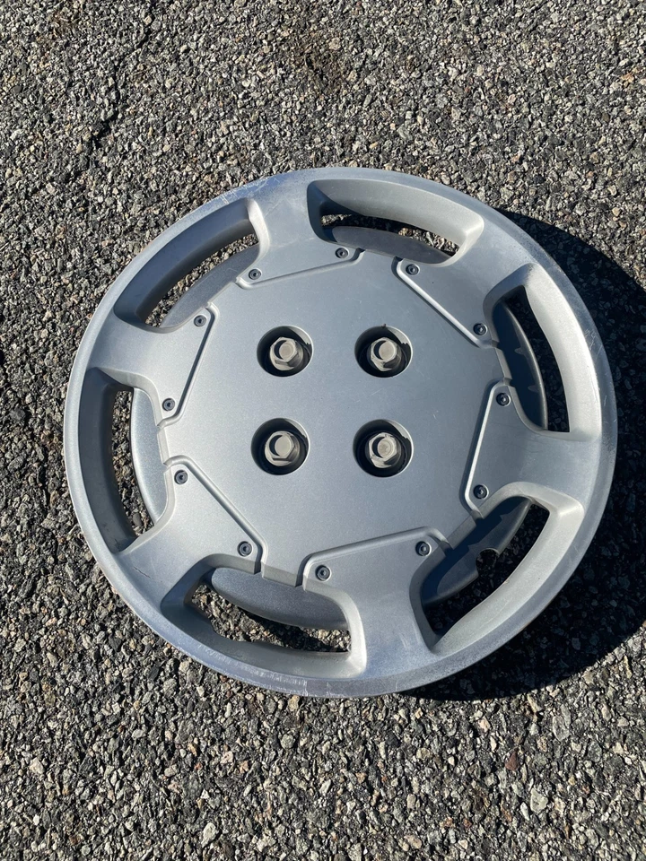 Один подлинный болт серии Saturn S 1991–1999 годов на крышке колеса колпака колеса 14 дюймов - Изображение 4 из 4