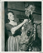 1964 Rossini La Cenerentola Star Joy Davidson Singing To Pony Opera Photo 8x10