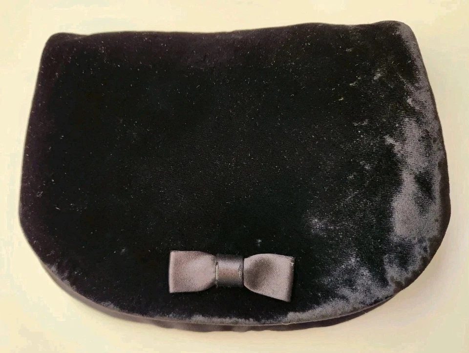 Bolso sin asas vintage pequeño de terciopelo negro con lazo y monedero Foto 2 de 4