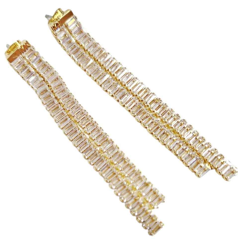 Pendientes colgantes baguette de latón enchapado en metales preciosos Michael Kors chapados en oro de 14 k Foto 4 de 4