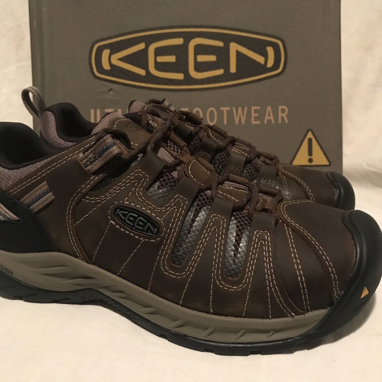 Scarpe impermeabili NUOVE KEEN Utility da uomo taglia 10 LARGHE Flint II punta in acciaio 1023236