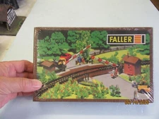 HO - Faller  120172 Gated Railroad Crossing - NIB