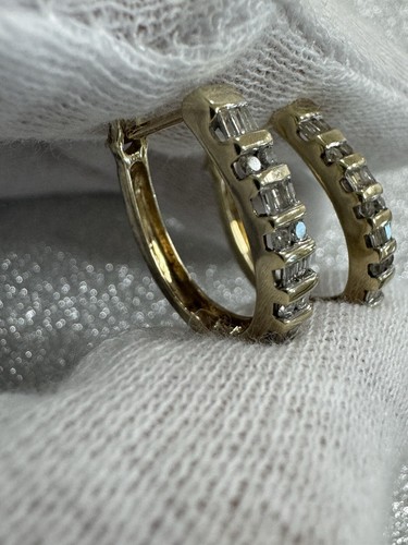Zales 10k Gold Natural Diamond Earrings Oval Hoops - Picture 5 of 9