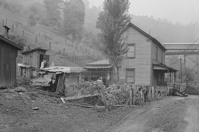 HOUSE AND PRIVIES RAVEN RED ASH COAL COMPANY NO 2 MINE RAVEN VA 4X6 PHOTO