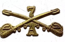 Vtg. 7th Cavalry Military Lapel Pin Vintage Crossed Sabers Gold Tone