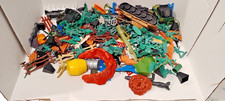 Huge Mixed Lot of Vintage Plastic Army Men Soldiers Accessories