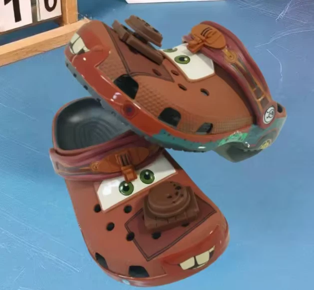 Disney Pixar Cars Tow Mater Crocs Marrón Zuecos Sandalias Niños Unisex Foto 2 de 4