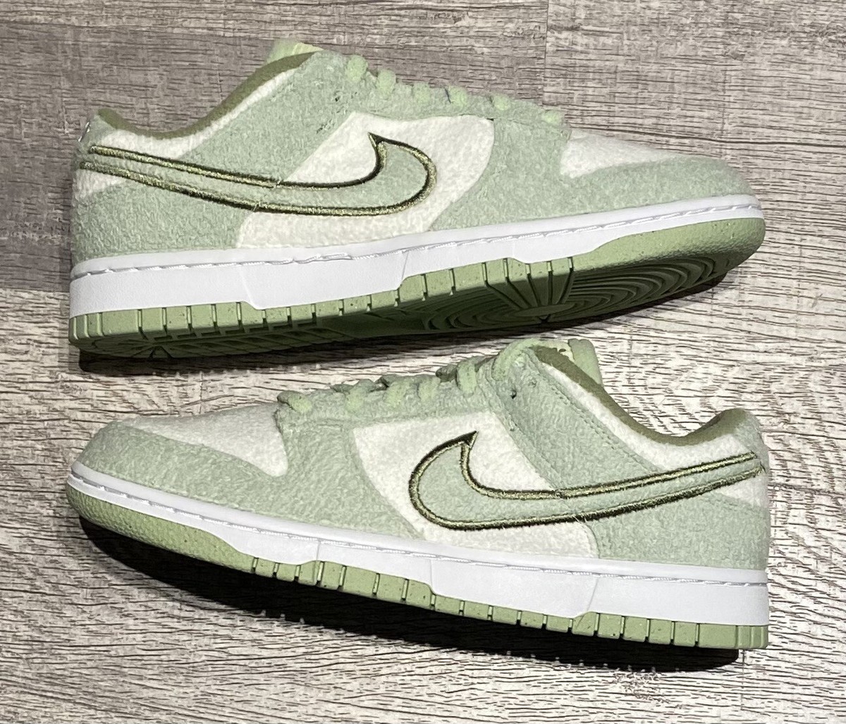 Nike Dunk Low Fleece Pack Honeydew Women's Size 7.5 DQ7579-300 | eBay