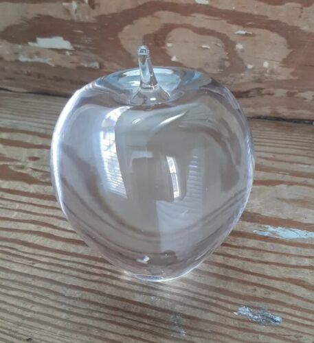 Larson Crystal Apple Paperweight Signed Clear Sticker - Afbeelding 1 van 10
