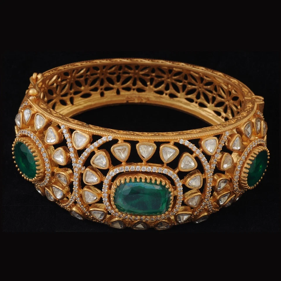 Brazalete chapado en oro con tachuelas de circonita cúbica y esmeralda para niñas y mujeres FB-1080 Foto 3 de 4